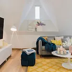 Prague Days - 3Bdr Attic Loft-Style Apt - Fireplace - City Center