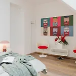 Prague Days - 3Bdr Attic Loft-Style Apt - Fireplace - City Center