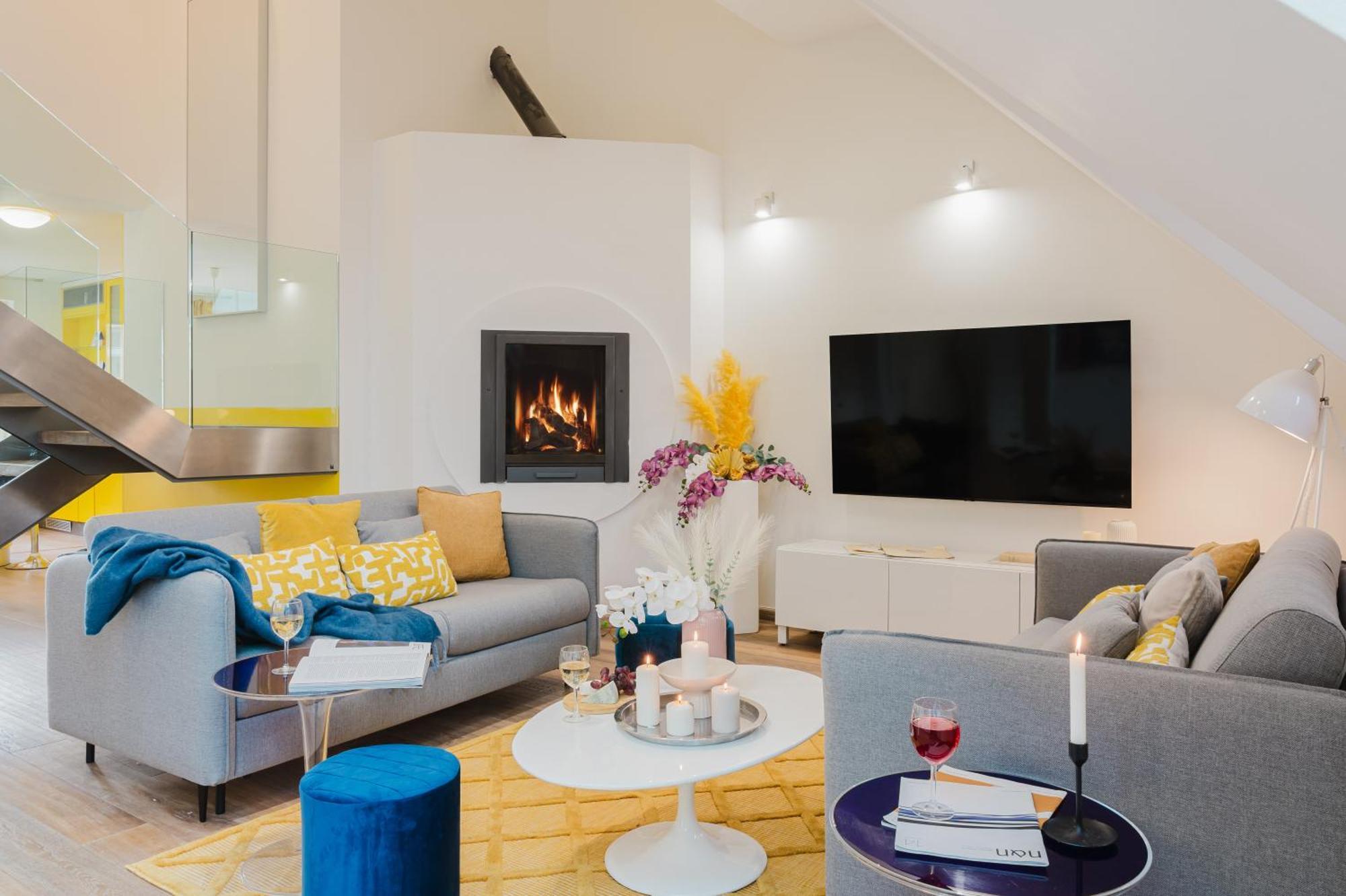Days - 3bdr Attic Loft-style - Fireplace - Center Appartamento Praga