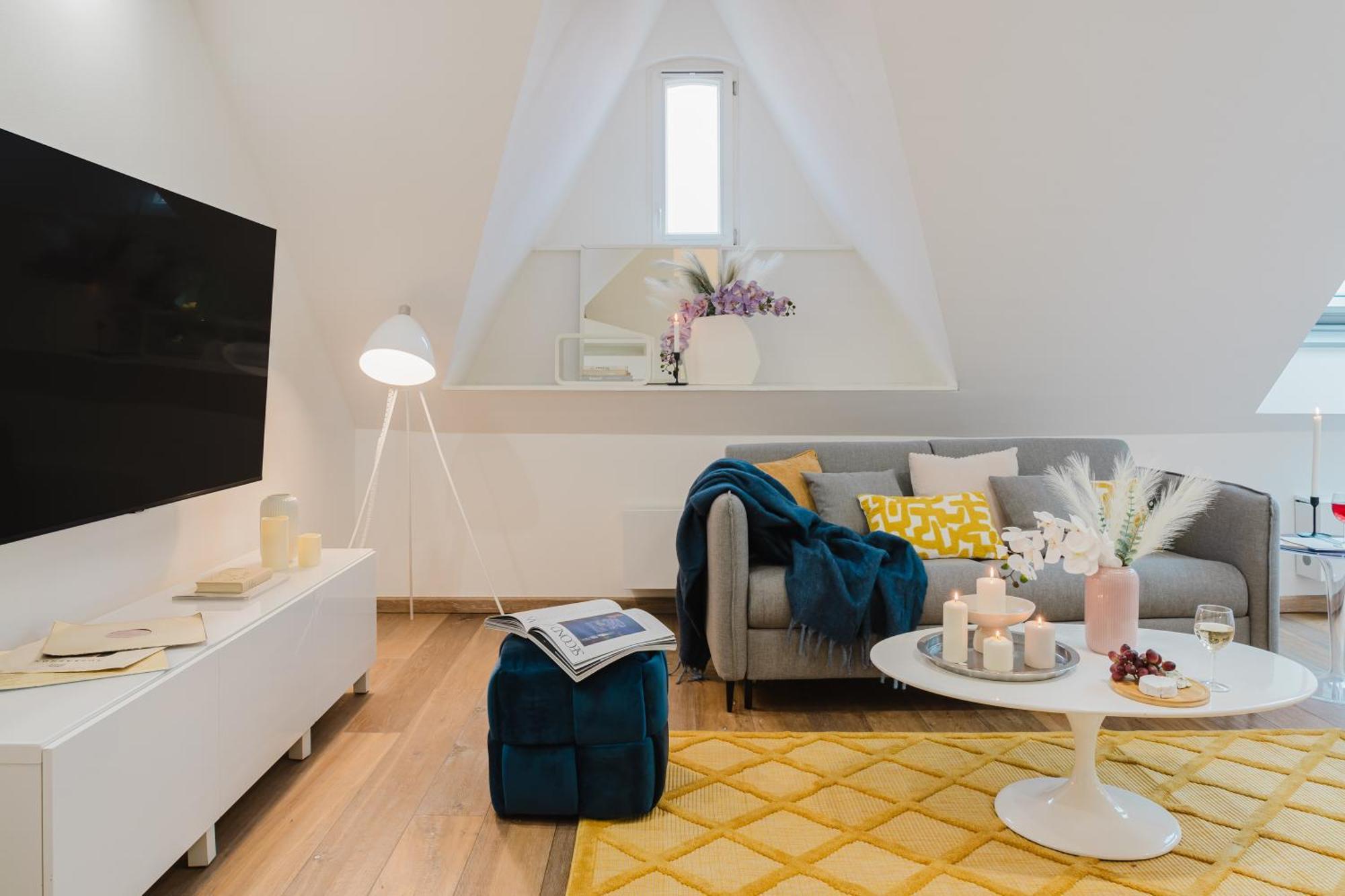 Days - 3bdr Attic Loft-style - Fireplace - Center * Praga
