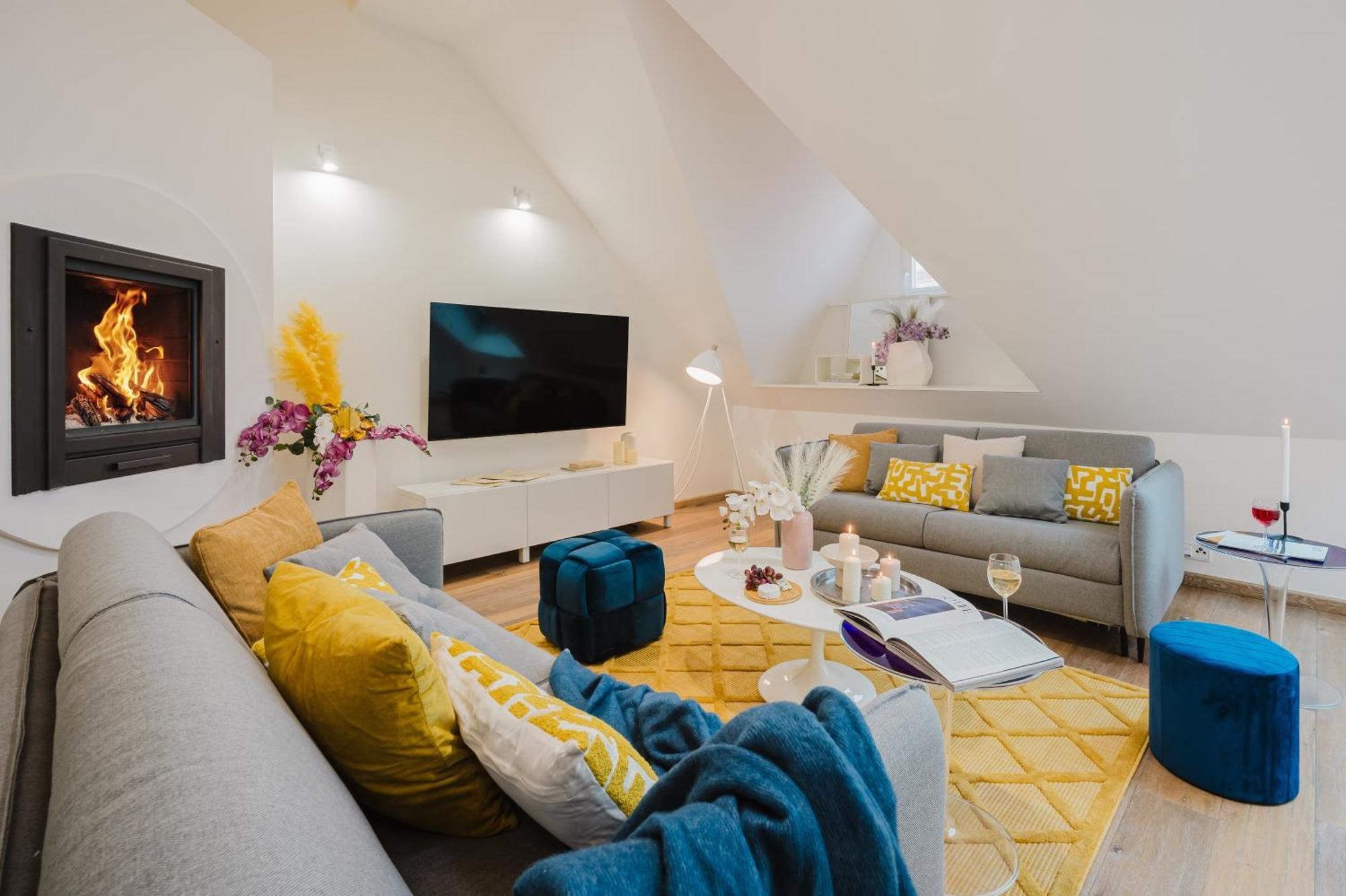 Days - 3bdr Attic Loft-style - Fireplace - Center * Praga